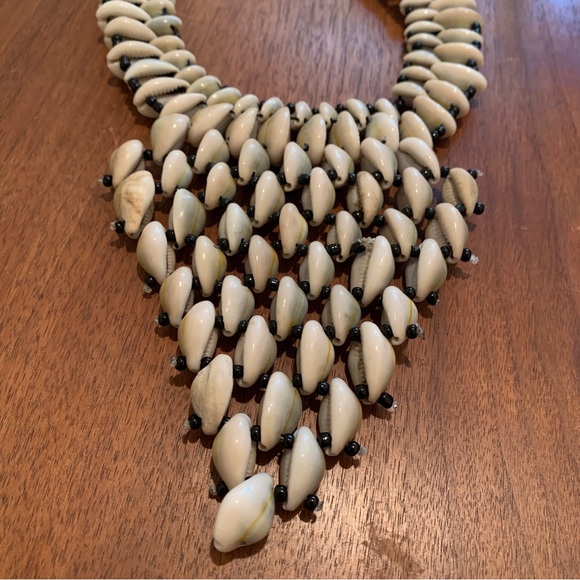 Artisanal one of a kind shell statement necklace - Picture 4 of 12